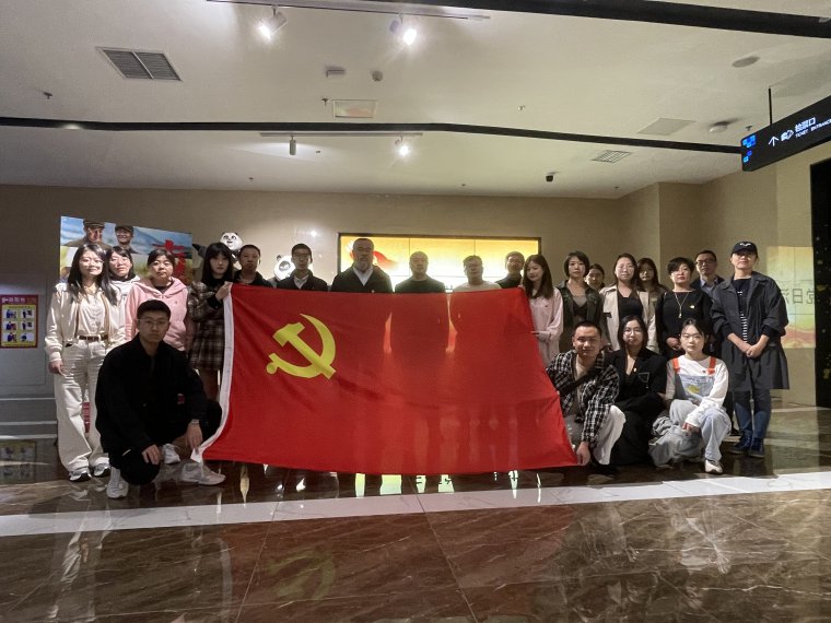 凝聚奋进力量